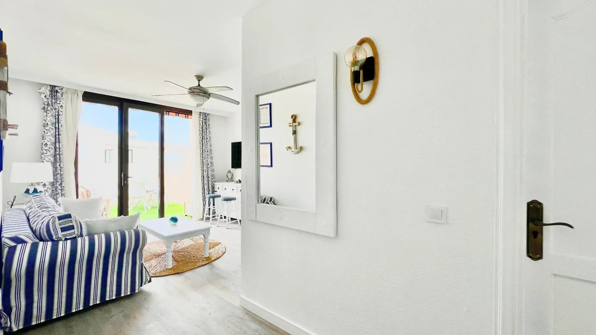 Paulmarie Aquatic Apartment 아데제 0*,