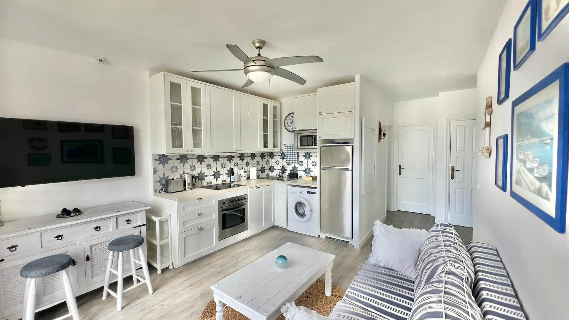 Paulmarie Aquatic Apartment 아데제