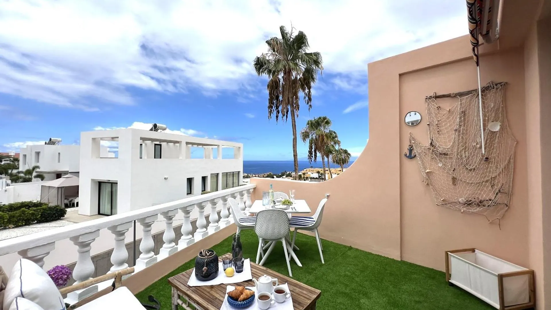 Paulmarie Aquatic Apartment 아데제